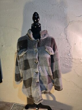 Cuddly Jacket Women's Fluffy Shirt Jacket Plaid Brown Medium